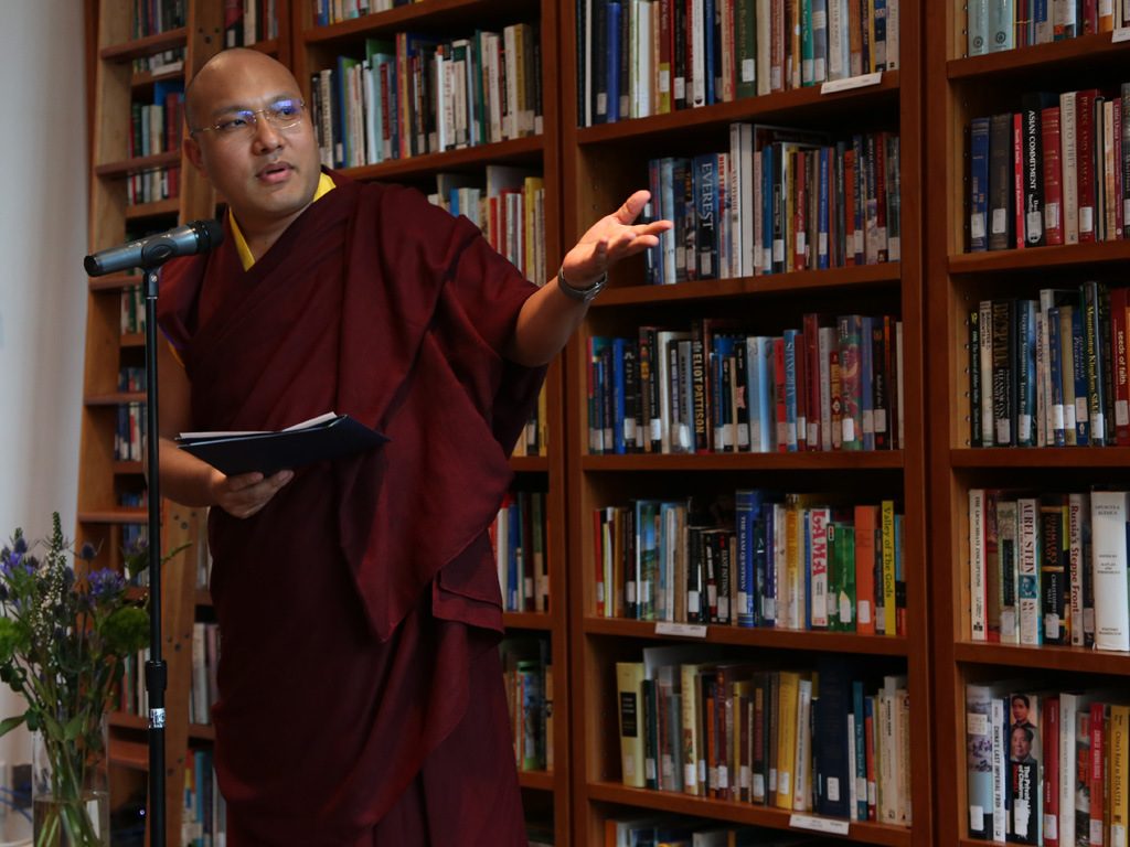 Na Manhatanie Karmapa podziwia malarstwo tybetańskie i bierze udział w wieczorze poezji